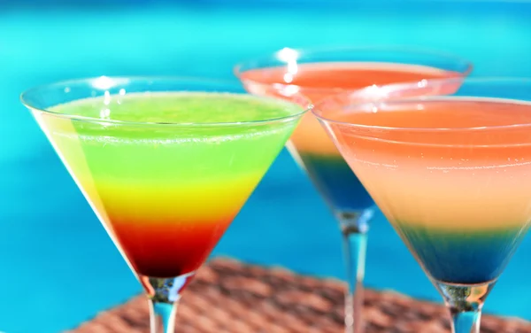 Cocktails on swimming pool — Stock Photo, Image