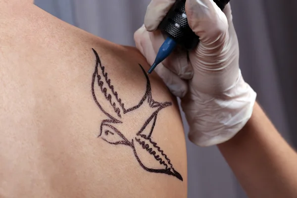 Tatueraren ritning swallow — Stockfoto