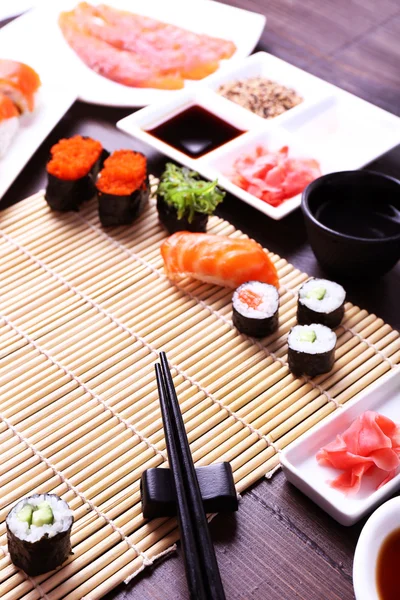 Podává tabulka pro sushi party — Stock fotografie