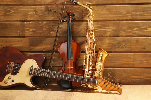 Musikinstrument på bakgrund — Stockfoto