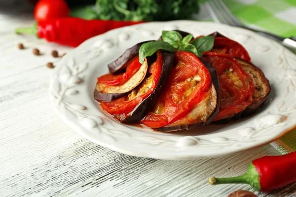 Ratatouille plaka, tablo arka plan üzerinde