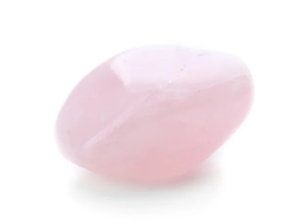 Розовый кварц на белом фоне — стоковое фото