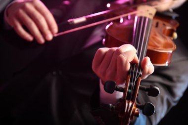 Kemancı'nın performans yakın çekim