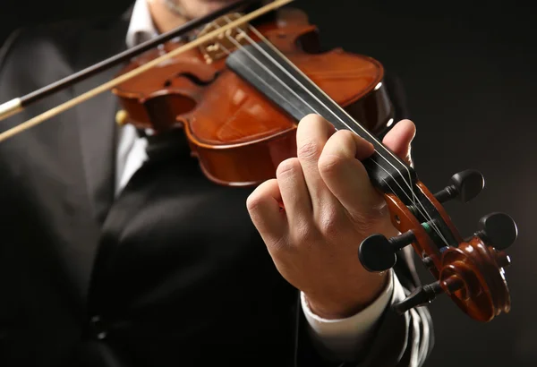Музикант грати скрипка — стокове фото
