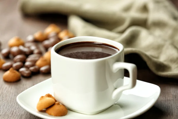 Copa de cacao con galletas sobre fondo de madera — Foto de Stock