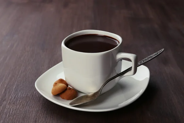 Cacao con galletas sobre fondo de madera — Foto de Stock