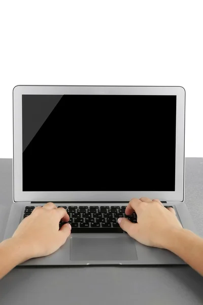 Női kezek működő-ra laptop — Stock Fotó