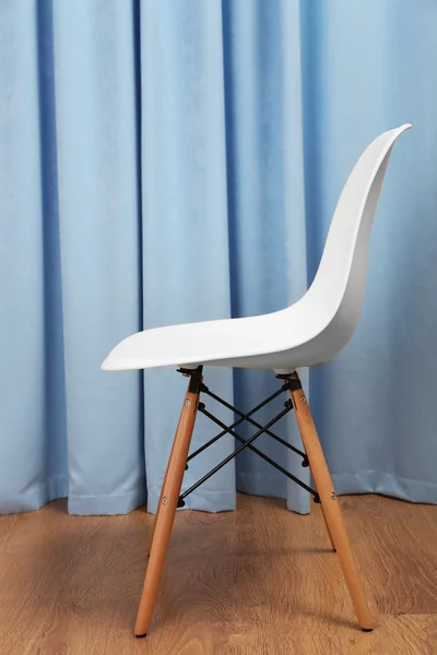 Elegante sedia bianca — Foto Stock