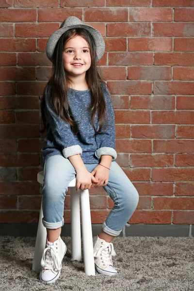 Küçük moda çocuk kız portresi — Stok fotoğraf