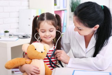 Doktor muayene çocuk 