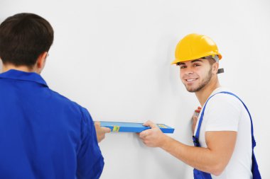 Daire yenileyerek işçi  