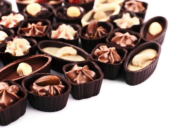 Çikolatalı tatlılar üzerinde beyaz izole — Stok fotoğraf