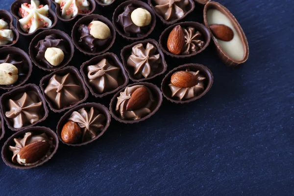 Csokoládé Édességek fa háttér — Stock Fotó