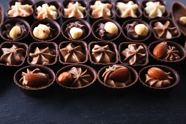 Γλυκά σοκολάτας σε ξύλινο φόντο — Φωτογραφία Αρχείου