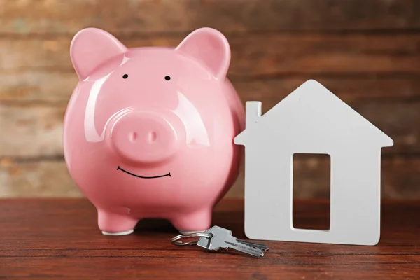 Caja de dinero de cerdo y decoración de papel — Foto de Stock