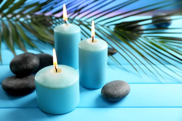 Composição de spa de velas azuis — Fotografia de Stock