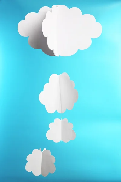 Papier wolken op blauw — Stockfoto