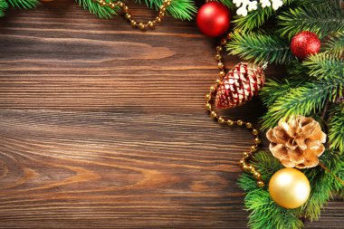 Oyuncaklar ile Noel köknar ağacı dalları 