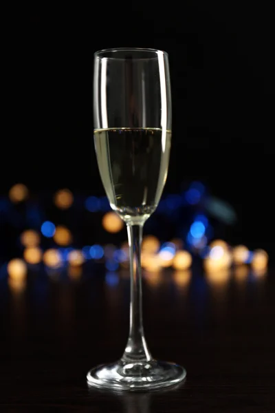 Un bicchiere di champagne con bokeh — Foto Stock