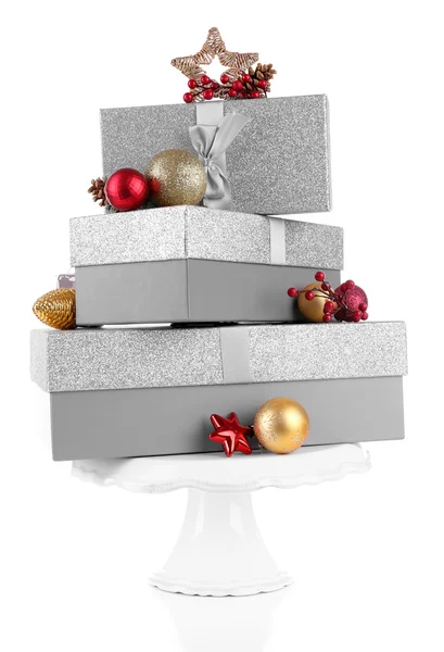 Рождественские подарочные коробки, изолированные на белый — стоковое фото