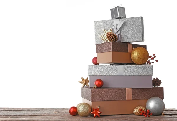 Kerstmis geschenkdozen, geïsoleerd op wit — Stockfoto