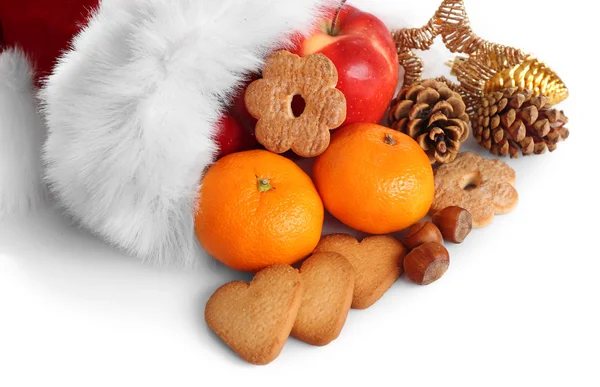 Santa sombrero lleno de regalos de Navidad, aislado en blanco — Foto de Stock