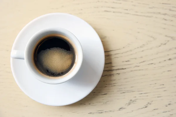 Xícara de café saboroso na mesa — Fotografia de Stock