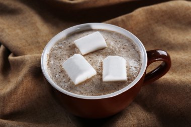 Pamuk peçete, hatmi ile sıcak kakao fincan kadar yakın