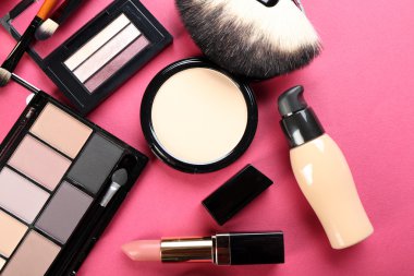 pembe bir arka plan üzerinde kozmetik