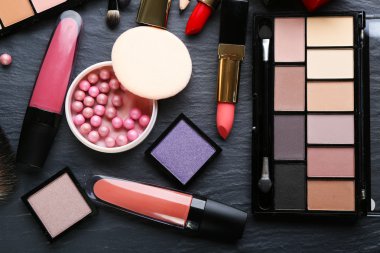 Koyu arka plan, closeup üzerinde kozmetik