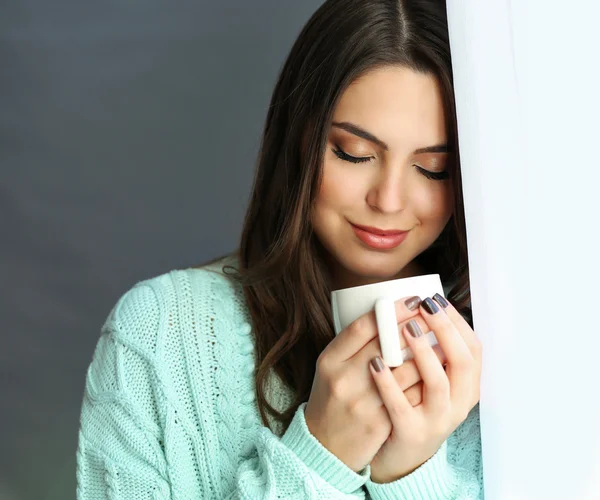 Mujer con taza de café — Foto de Stock