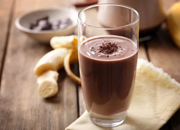 Glass of chocolate milk on table close-up — Stock Photo, Image