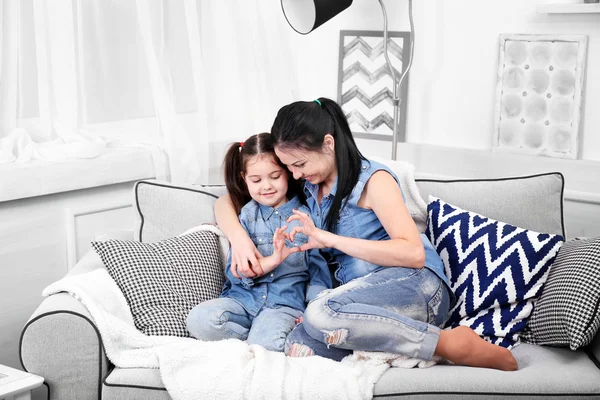 Mother and daughter on the sofa — Stock Photo, Image