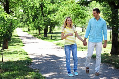 Kocası olan hamile bir kadın. 