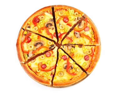 Delicious pizza üzerinde beyaz izole, dilimlenmiş