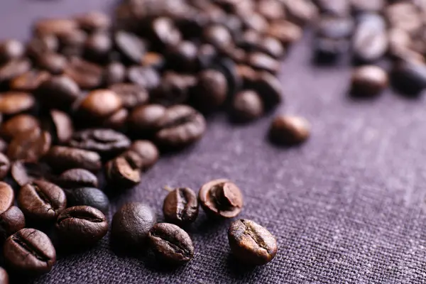 ロースト コーヒー穀物、クローズ アップ — ストック写真