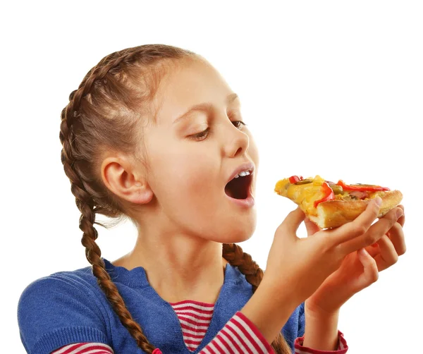 Девочка ест пиццу — стоковое фото