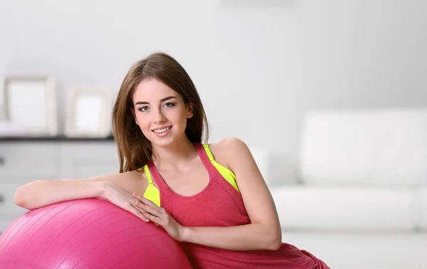 Beautiful young girl — Stock Photo, Image