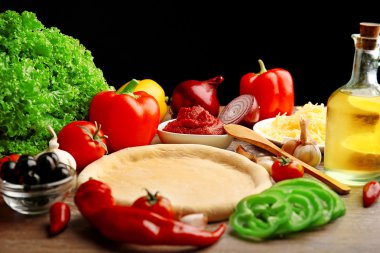 Hamur olarak ve pizza, tablo için malzemeler