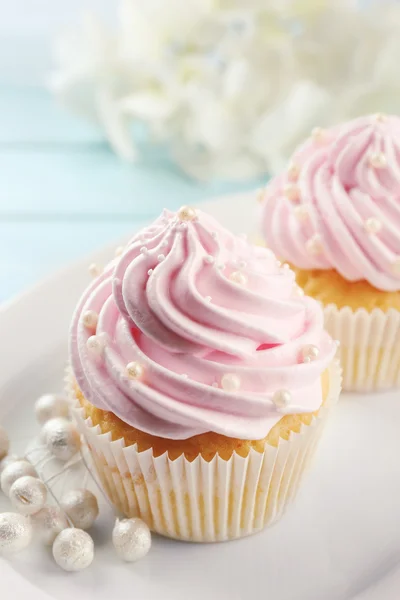 Pink cupcakes on wooden background — Stock Photo, Image