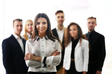 İş adamları konferans odasında.