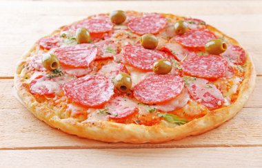 Masada güzel lezzetli pizza