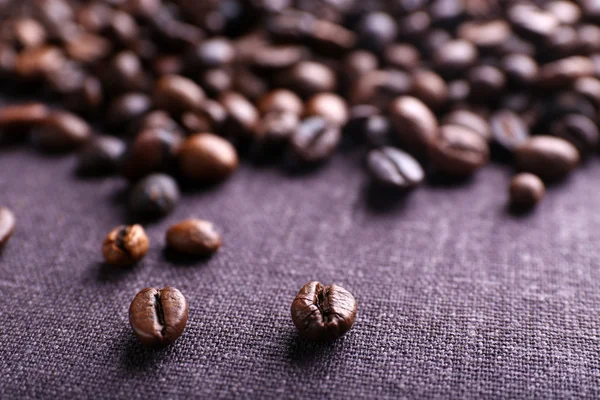 Roasted coffee grains, close-up — Stock Photo, Image