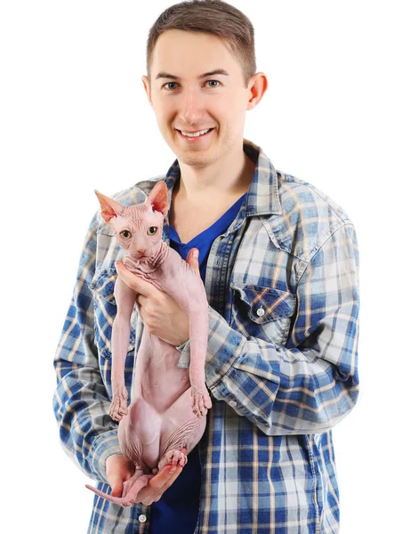 Joven hombre guapo sosteniendo un gato — Foto de Stock