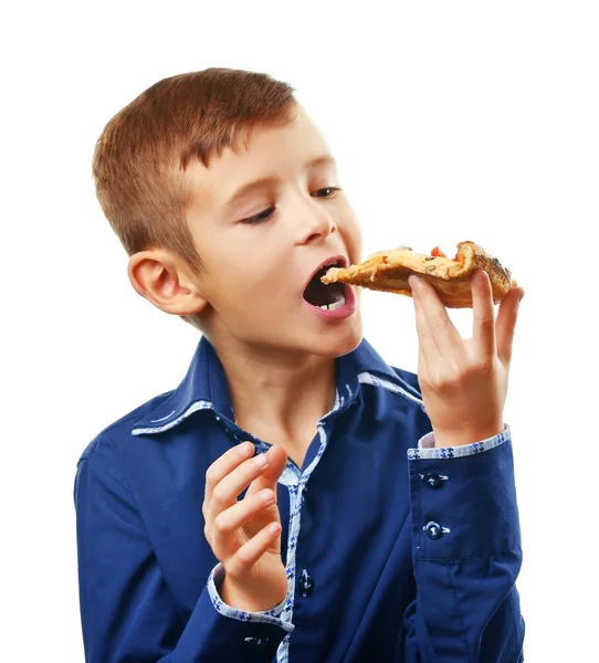 Kleiner Junge isst Pizza — Stockfoto