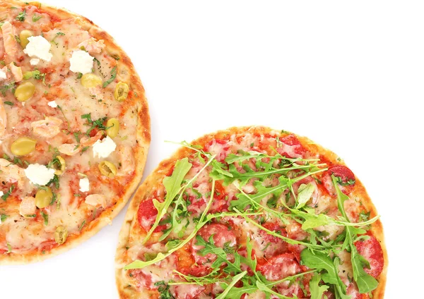 Duas deliciosas pizzas saborosas, isoladas em branco — Fotografia de Stock
