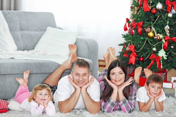 Retrato familiar de Navidad — Foto de Stock