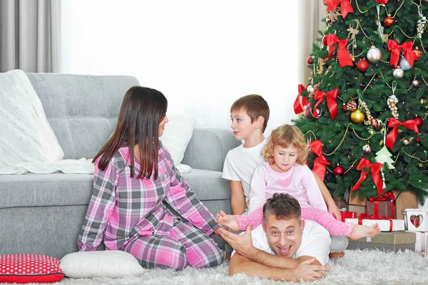 Retrato familiar de Navidad —  Fotos de Stock