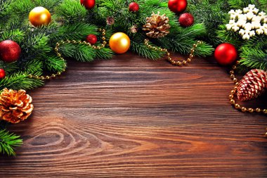 Oyuncaklar ile Noel köknar ağacı dalları 
