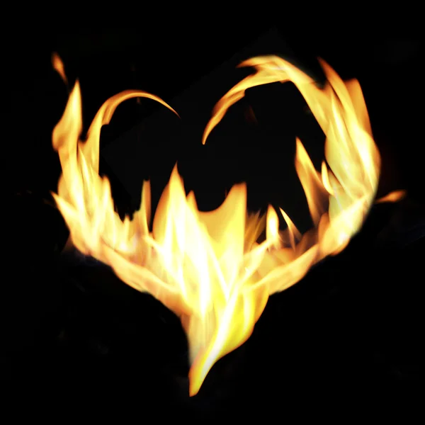 Огненное сердце на фоне — стоковое фото